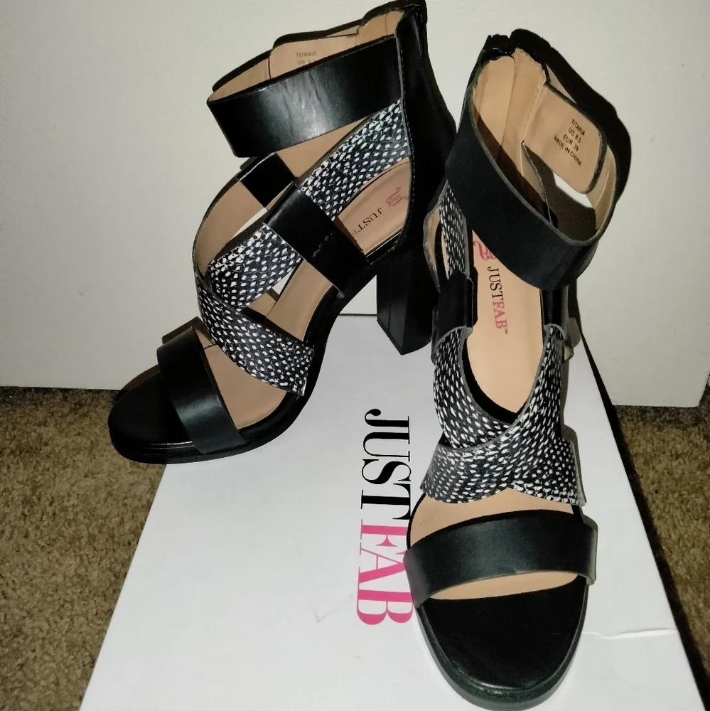 JustFab (Size 8.5) Blk & Print 